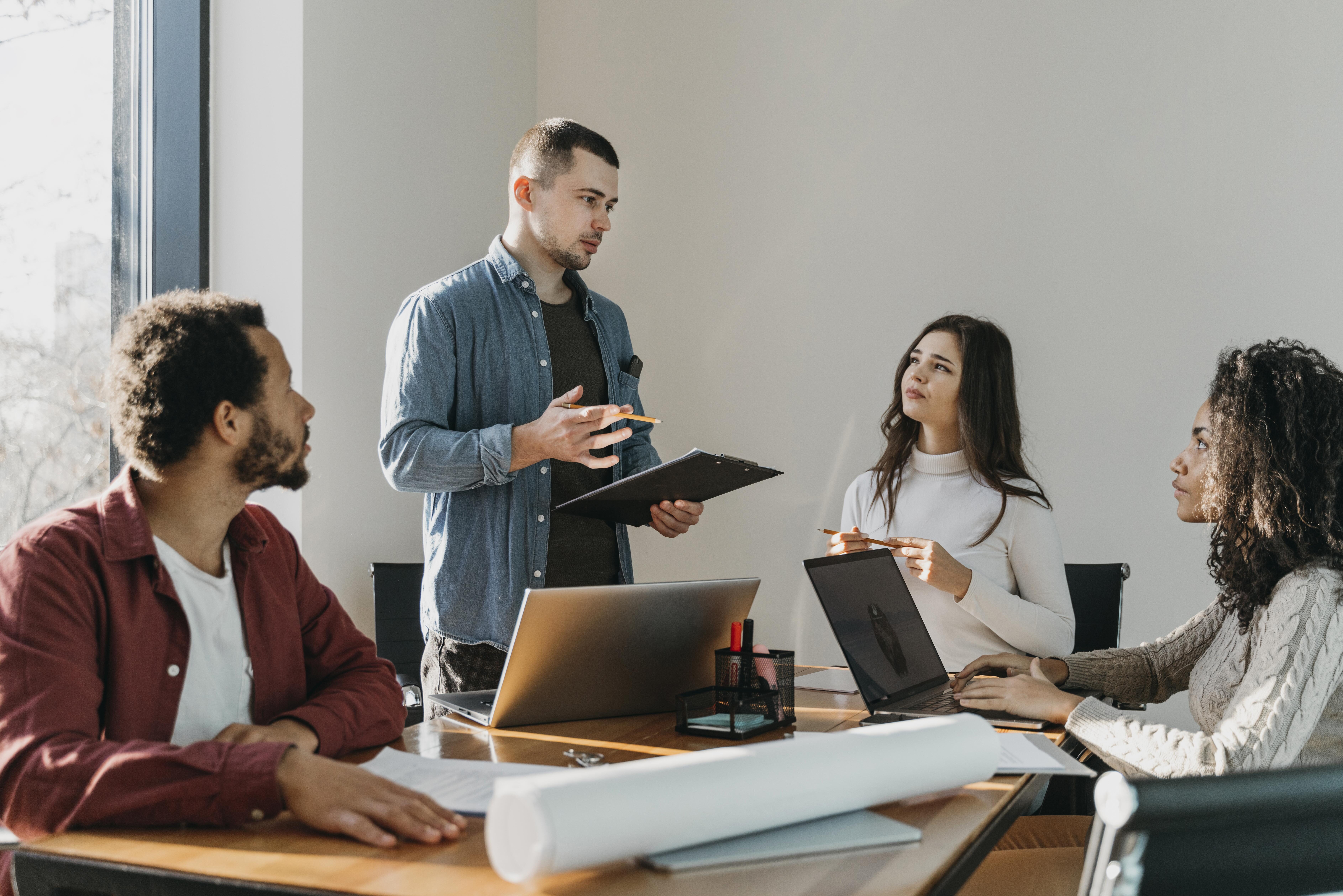 teamwork-meeting-with-business-people